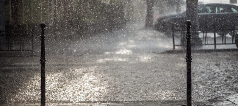 Starkregen auf Strasse