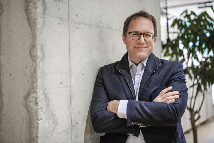 Portrait Sebastian Hölzlein, eschäftsführender Gesellschafter der Alpha IC GmbH